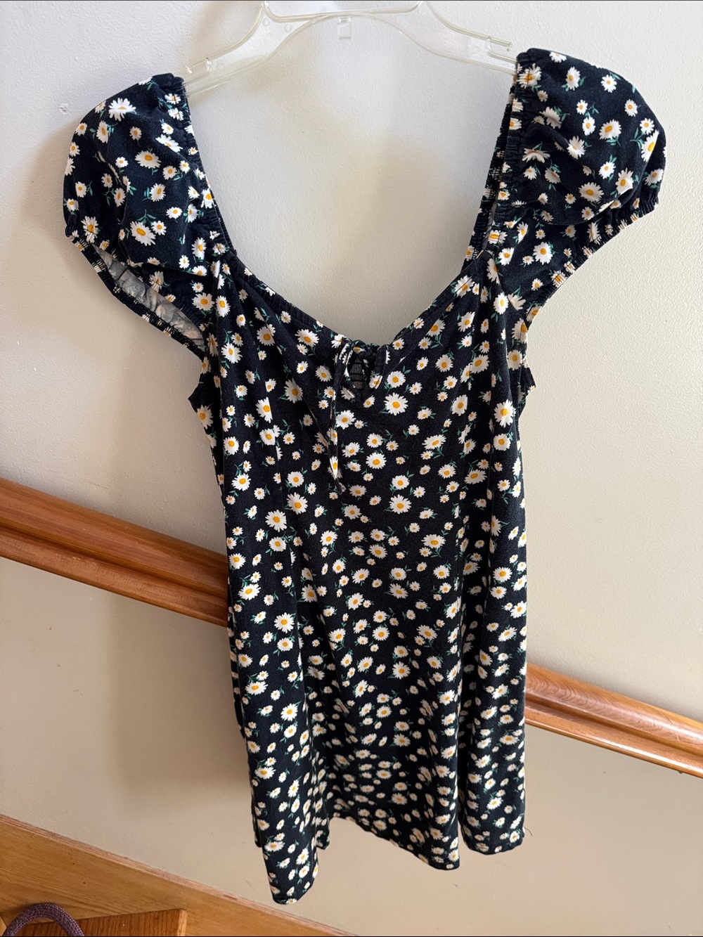 Forever 21 Black Daisy Print Puff Sleeve Tunic